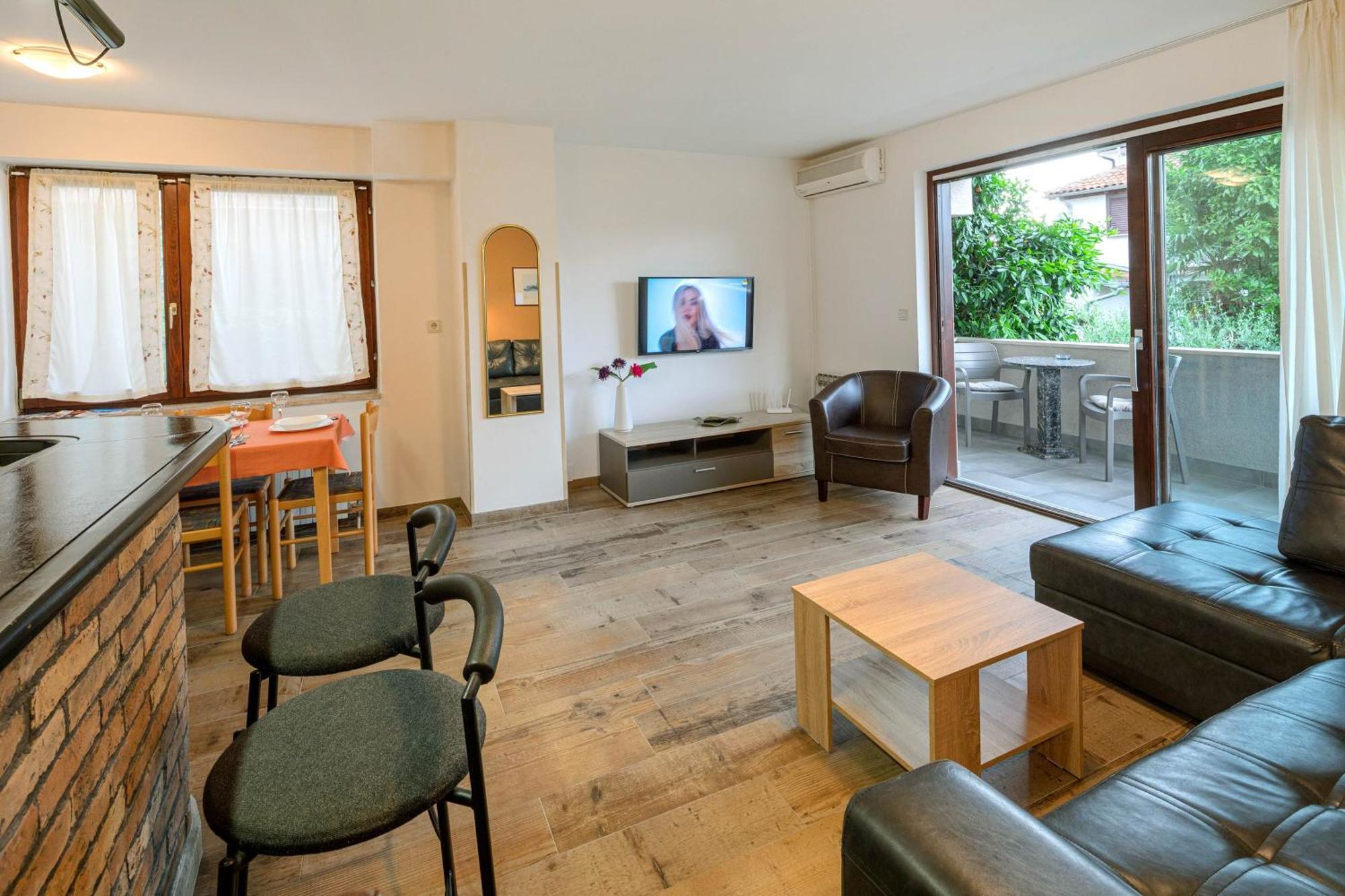 Bozena Apartment *