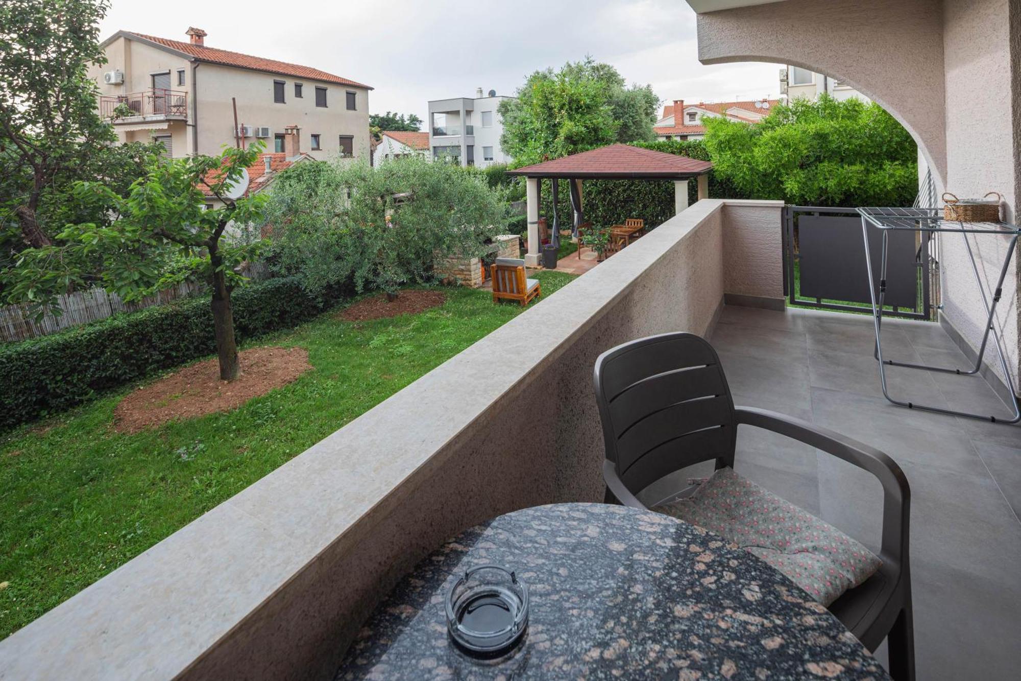 Bozena Apartment *